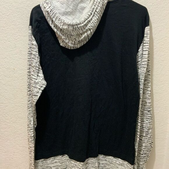 New Hoodie by The Rolling Paper Co. black and white - Picture 7 of 8